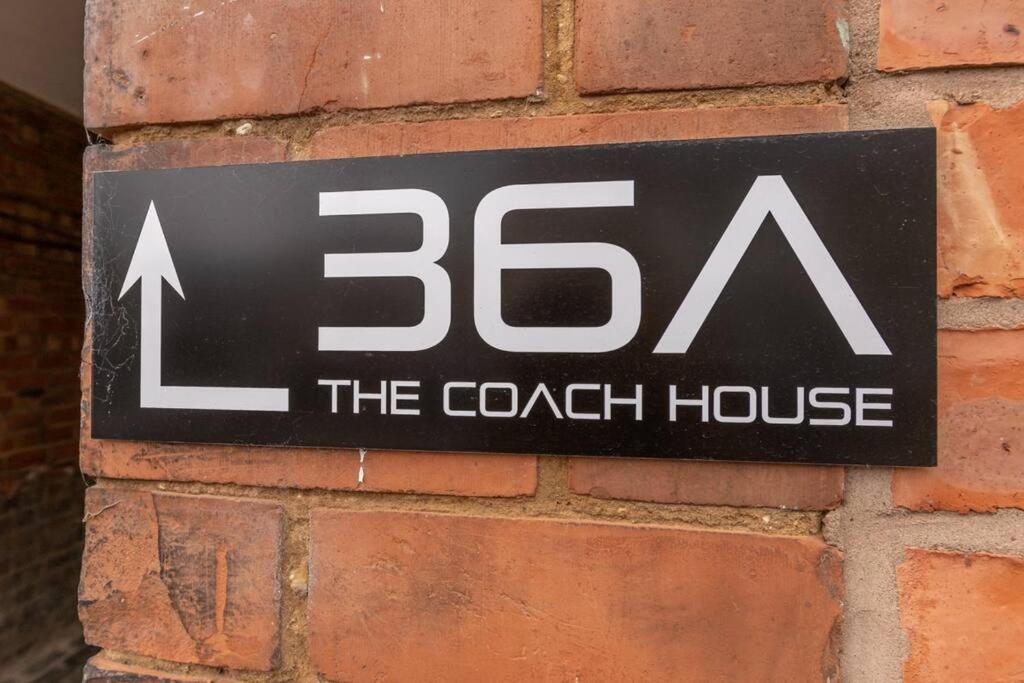 Rugby Coach House, Central Location, 5 Star Rating Экстерьер фото