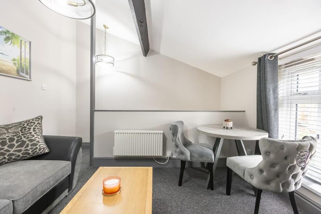 Rugby Coach House, Central Location, 5 Star Rating Экстерьер фото