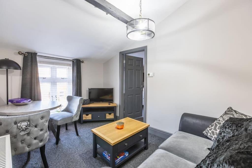 Rugby Coach House, Central Location, 5 Star Rating Экстерьер фото