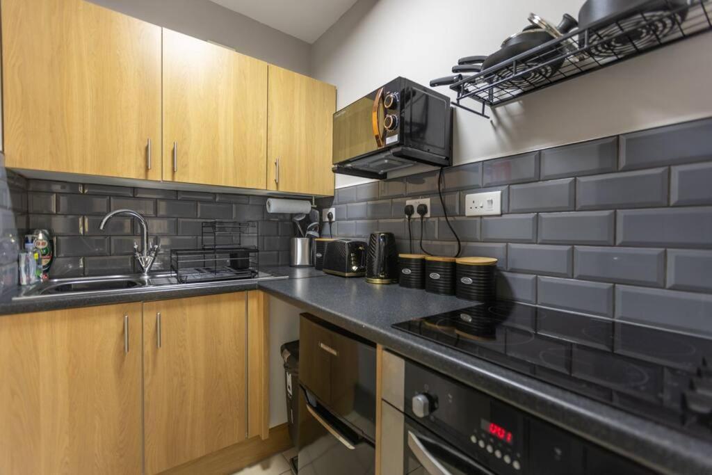 Rugby Coach House, Central Location, 5 Star Rating Экстерьер фото