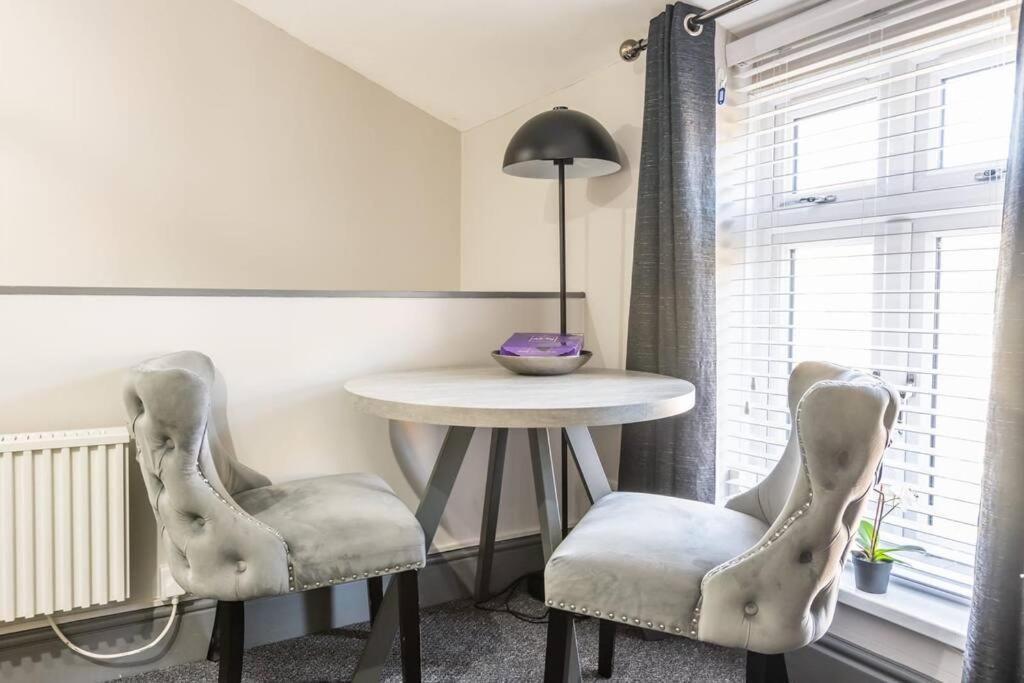 Rugby Coach House, Central Location, 5 Star Rating Экстерьер фото