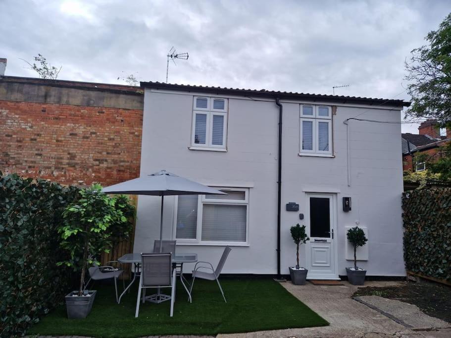 Rugby Coach House, Central Location, 5 Star Rating Экстерьер фото