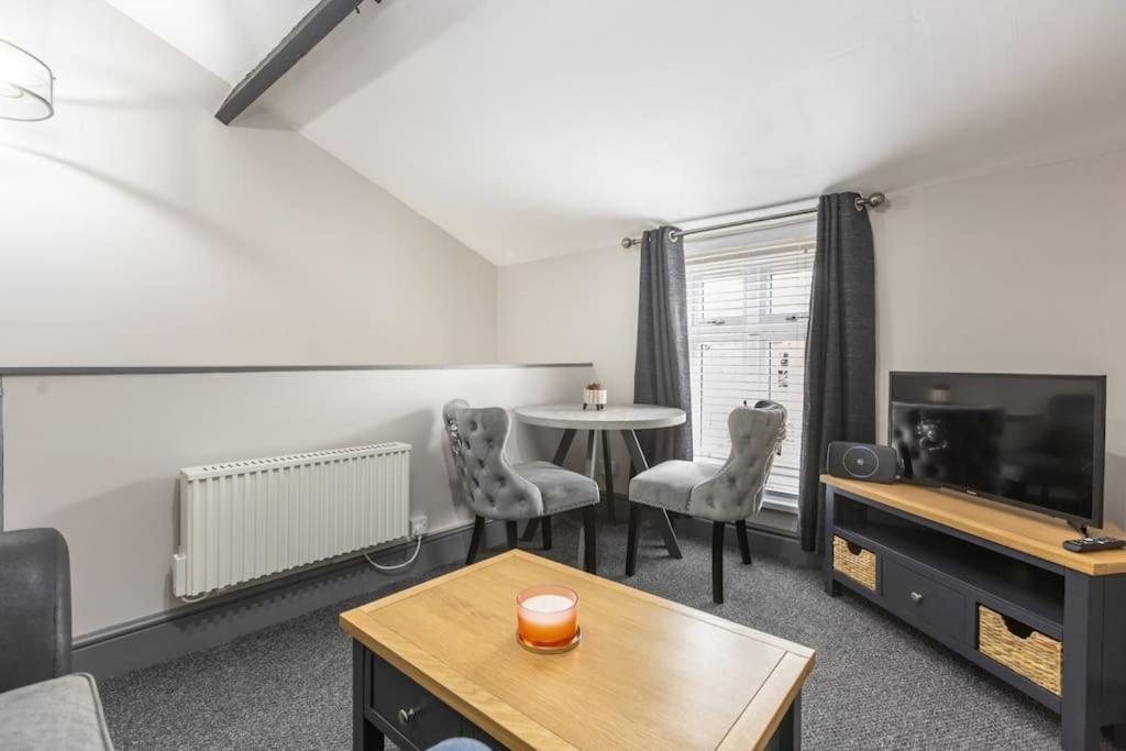 Rugby Coach House, Central Location, 5 Star Rating Экстерьер фото